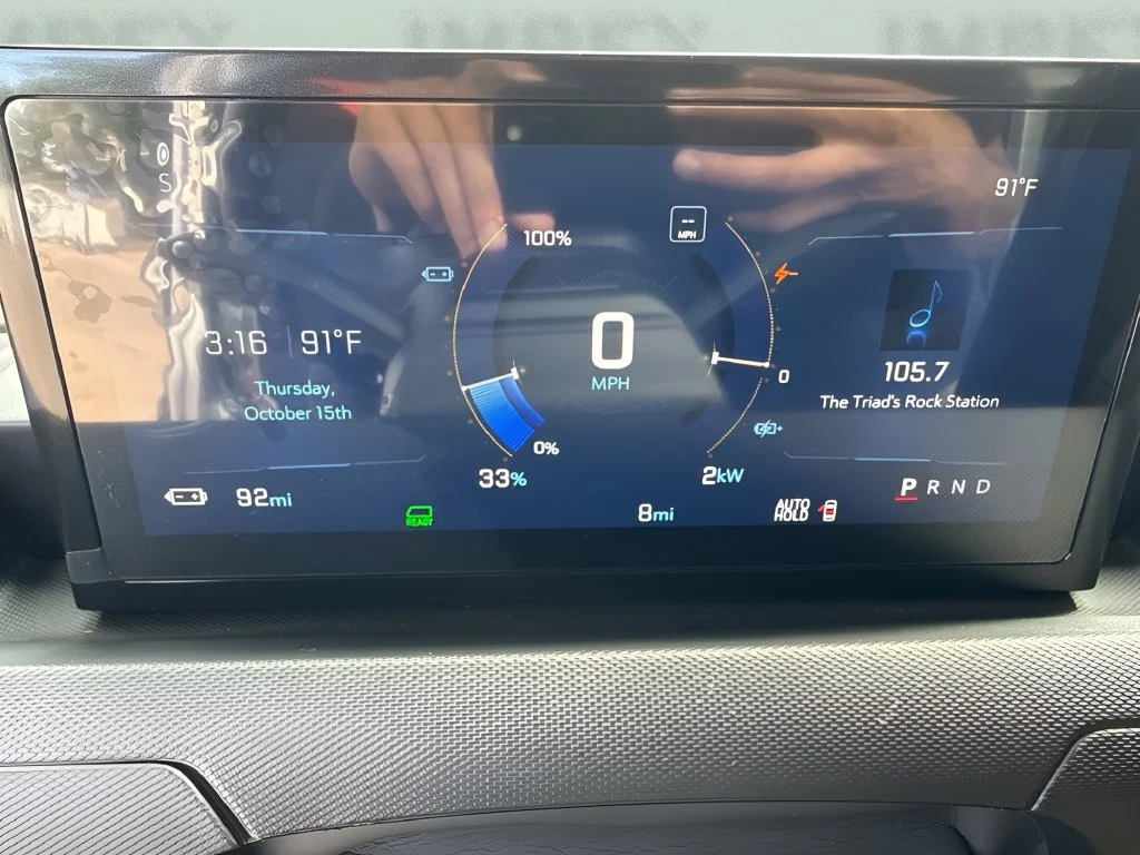 Used 2025 Oyster White Chevrolet AWD 400 image 26