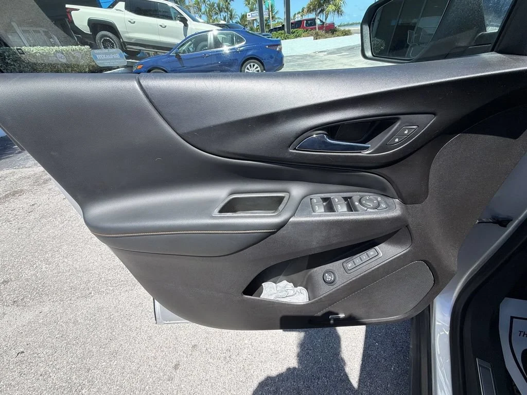 Used 2018 SILVER ICE METALLIC Chevrolet Premier image 29