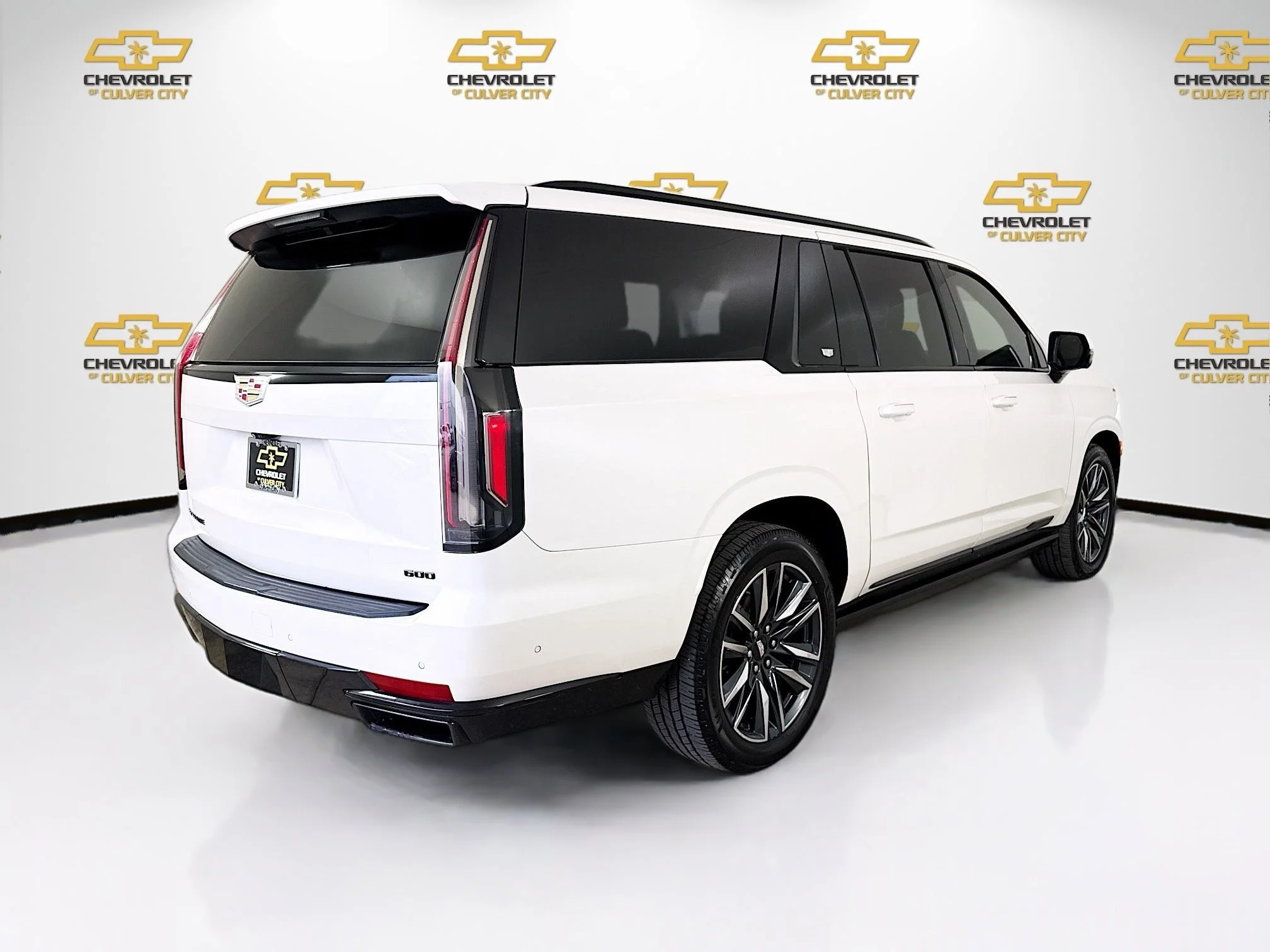 Used 2023 Crystal White Tricoat Cadillac Sport Platinum image 8