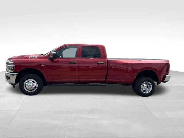 New 2026 Molten Red Pearl-Coat Exterior Paint RAM Tradesman image 5
