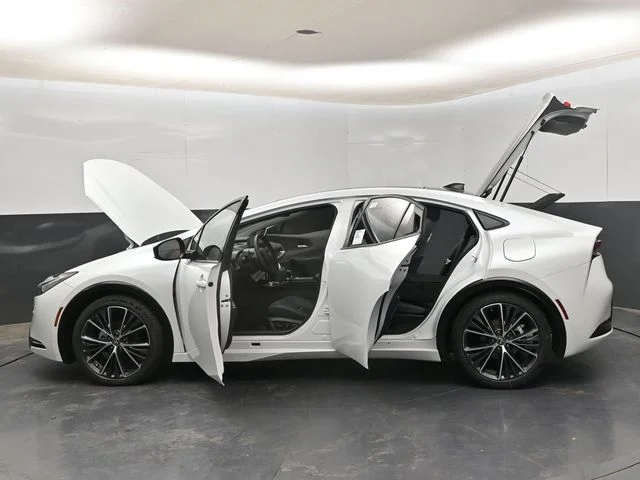 New 2026 Wind Chill Pearl <sup>1</sup> Toyota  XLE image 37