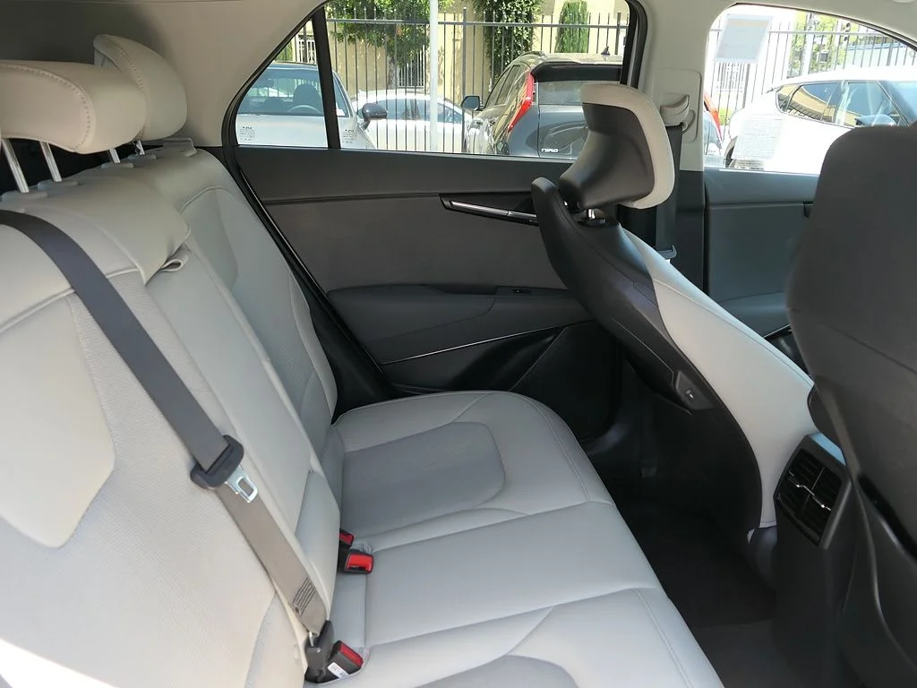 Used 2024 White Kia EX Touring image 24