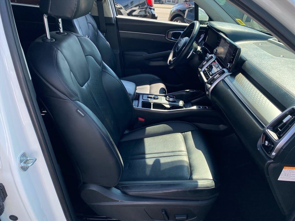 Used 2023 Snow White Pearl Kia EX image 27
