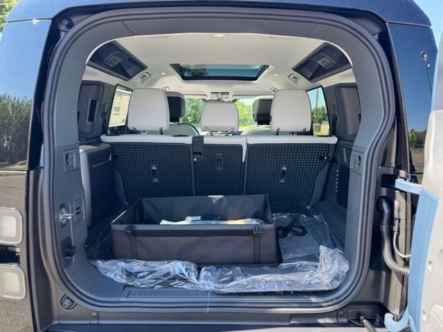 New 2026 Tasman Blue LAND ROVER X-Dynamic SE image 10
