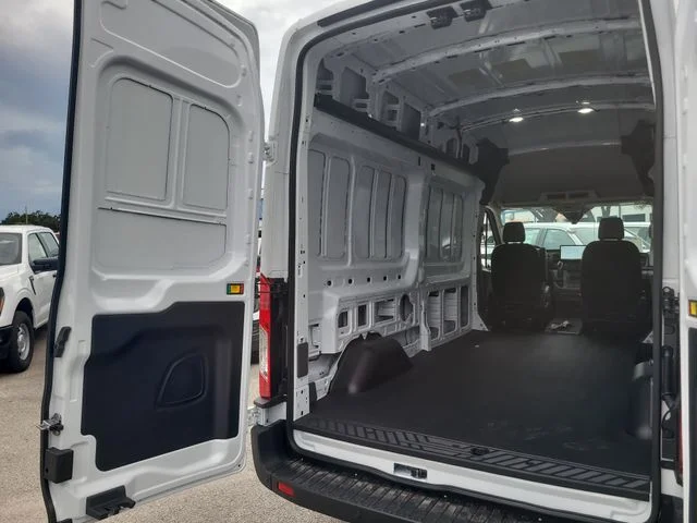 New 2026 Oxford White Ford Base image 11