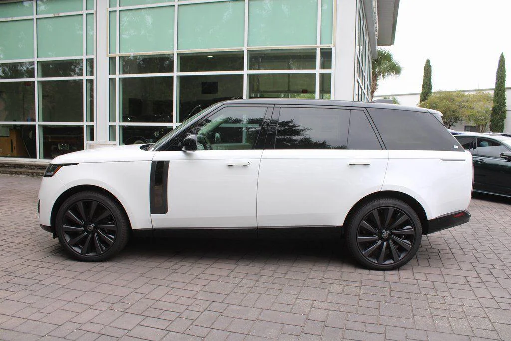 New 2024 Ostuni Pearl White Land Rover SV image 15