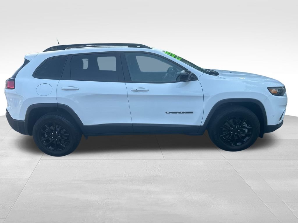 Used 2023 White Jeep Altitude image 31