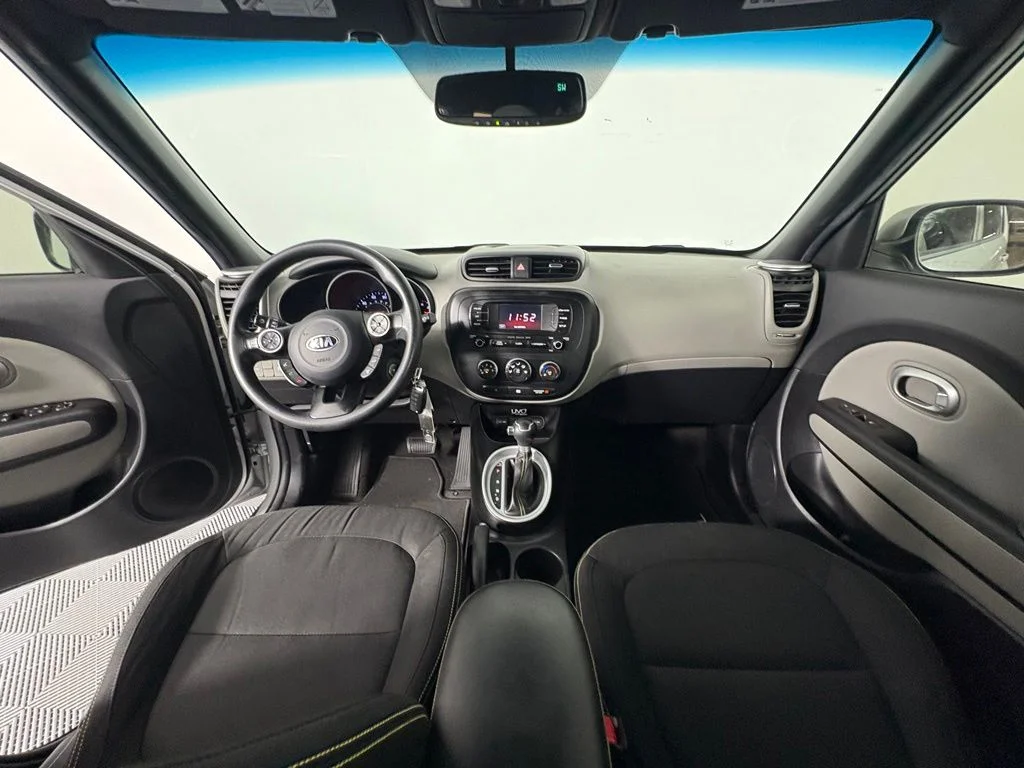 Used 2015 Silver Kia Plus image 4