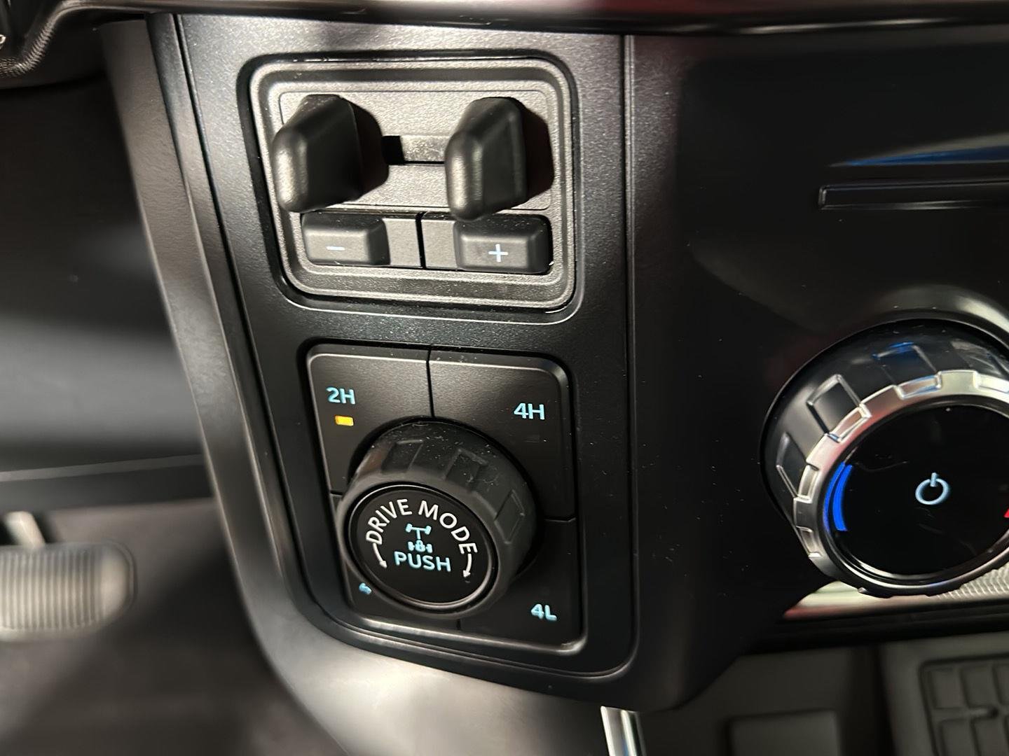 Used 2025 Agate Black Metallic Ford Raptor image 31