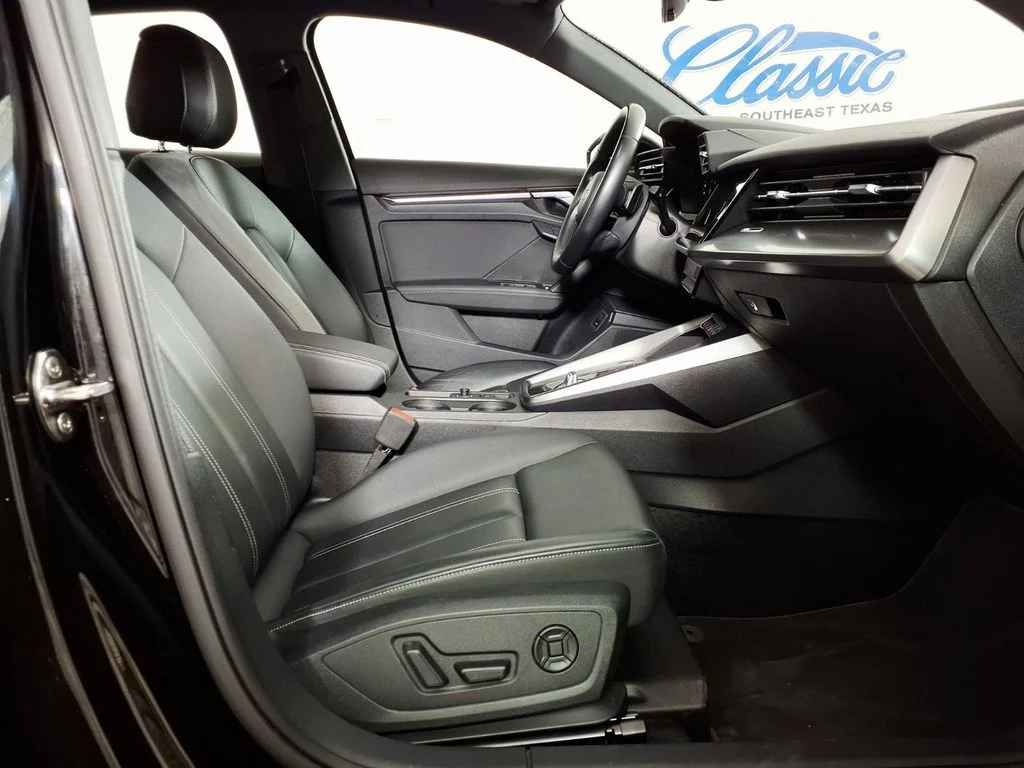 Used 2024  Audi 40 Premium image 11