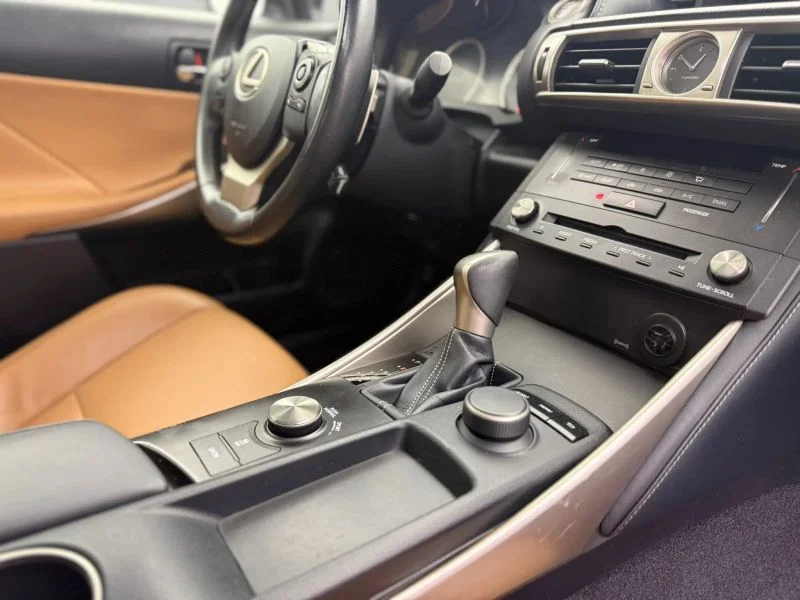 2016 Lexus IS 200t - Photo 22