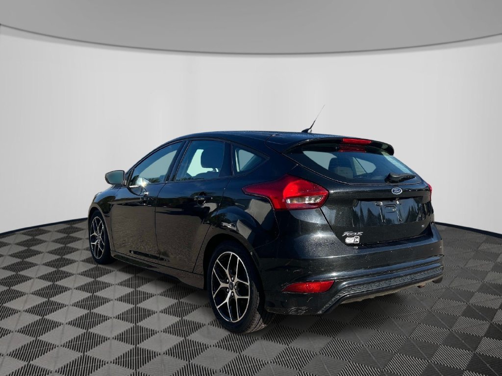 Used 2015 Black Ford SE image 3