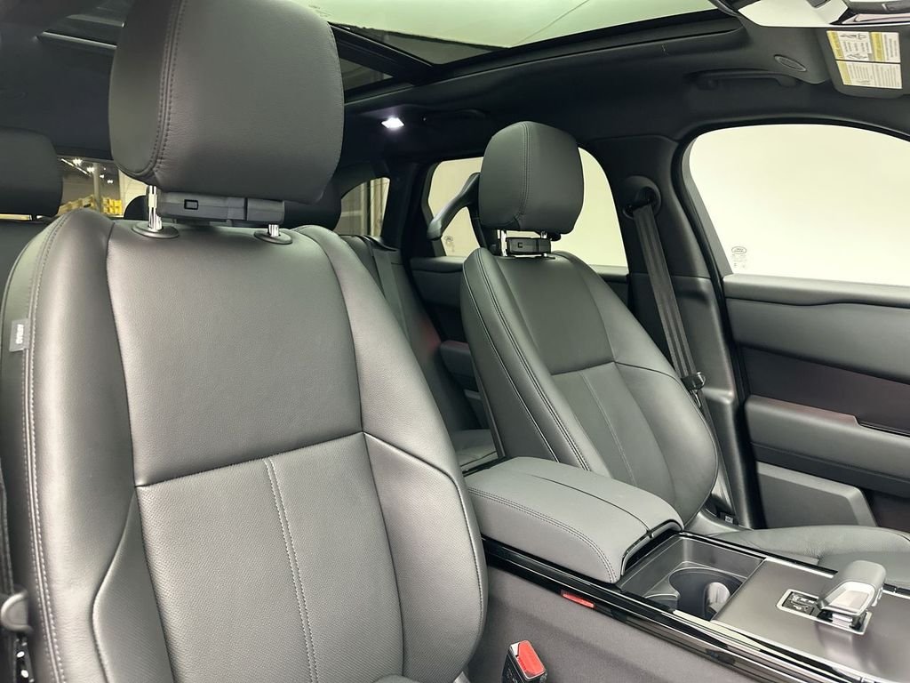 Certified Used 2026 Santorini Black Metallic Land Rover Dynamic SE image 5