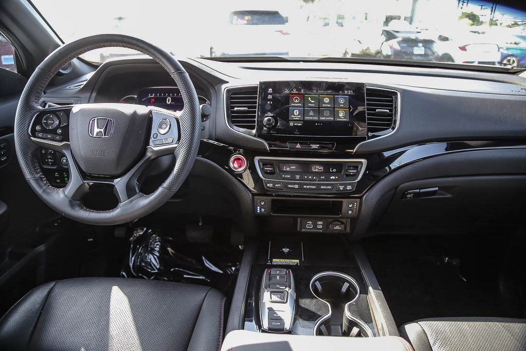 Certified Used 2025 Platinum White Pearl Honda AWD BLACK EDITION image 13