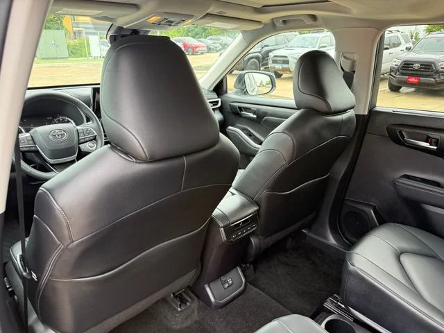 Certified Used 2026  Toyota XLE image 27