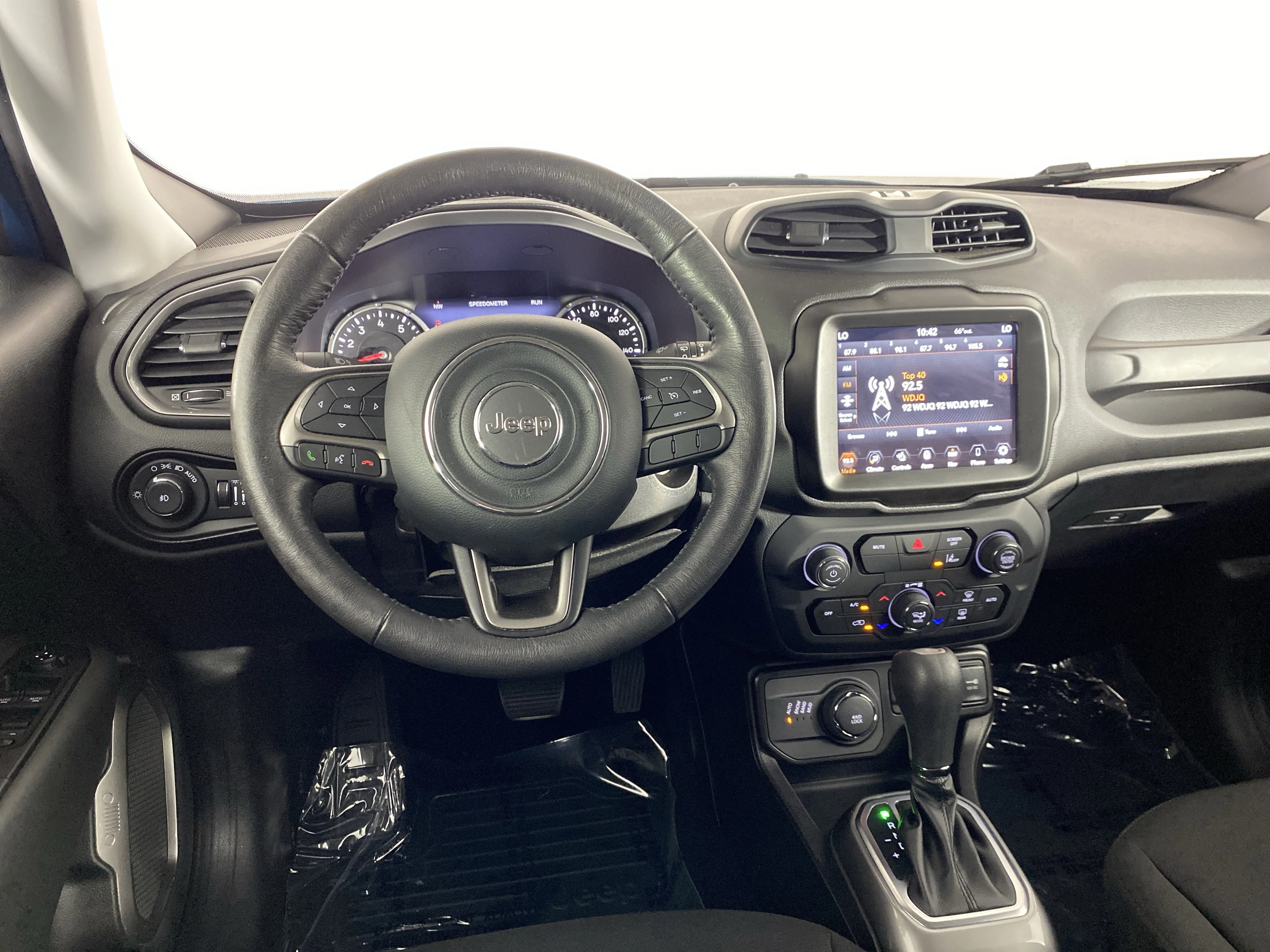 Used 2022 Bikini Metallic Clearcoat Jeep Latitude image 20
