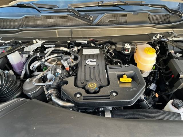 New 2026 Bright White Clear-Coat Exterior Paint RAM Laramie image 34
