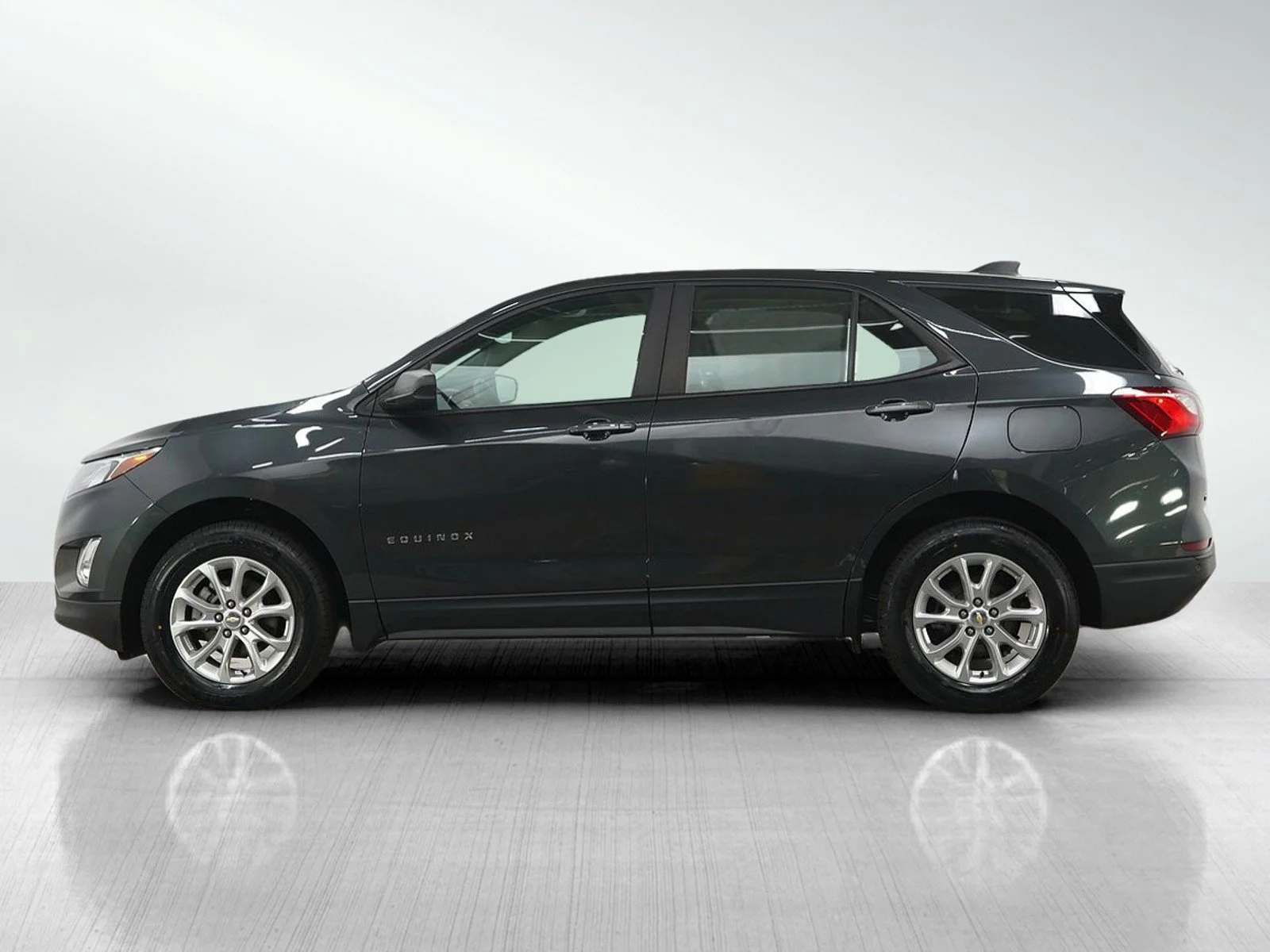 Used 2021 Chevrolet Equinox 1FL with VIN 2GNAX5EV2M6143263 for sale in White Bear Lake, Minnesota
