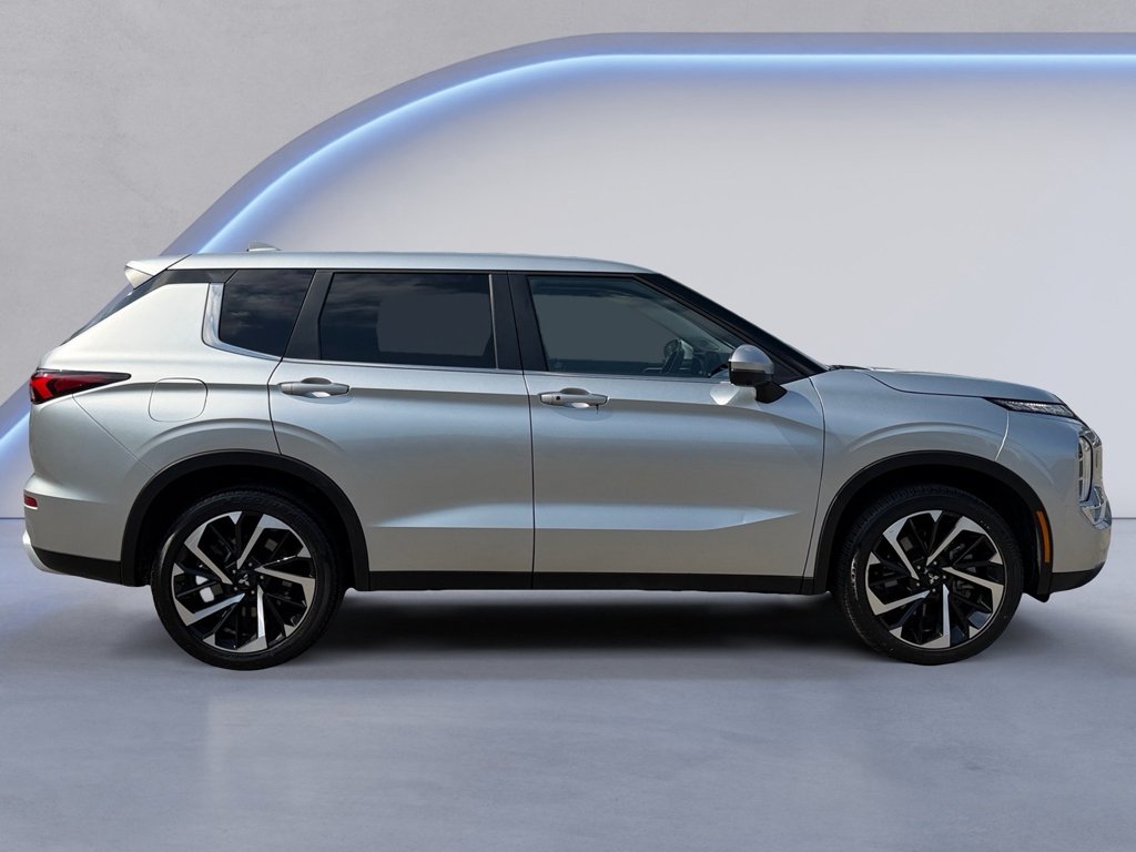 Used 2024 Alloy Silver Metallic Mitsubishi SE image 2