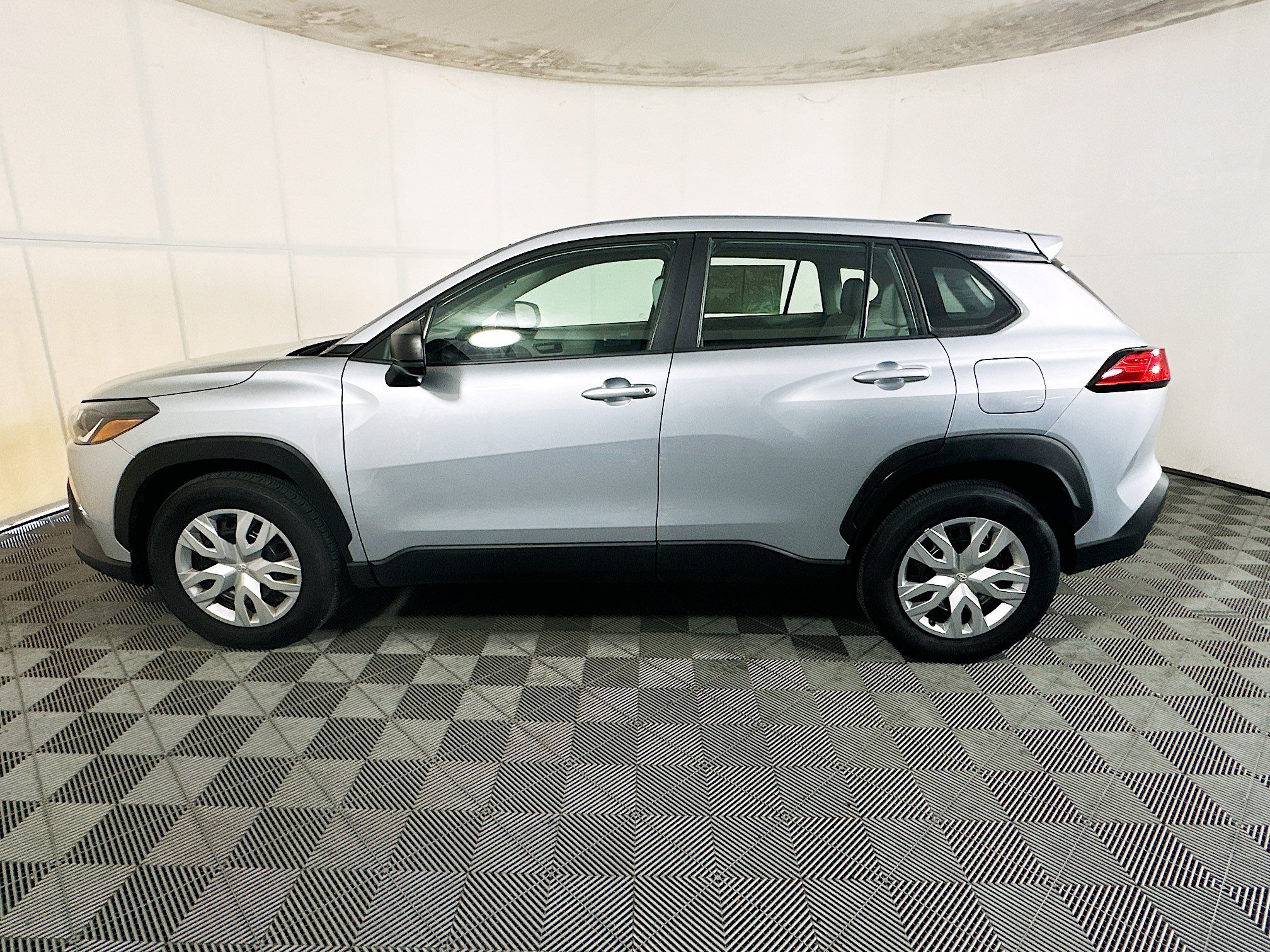 Used 2023 Silver Toyota L image 6