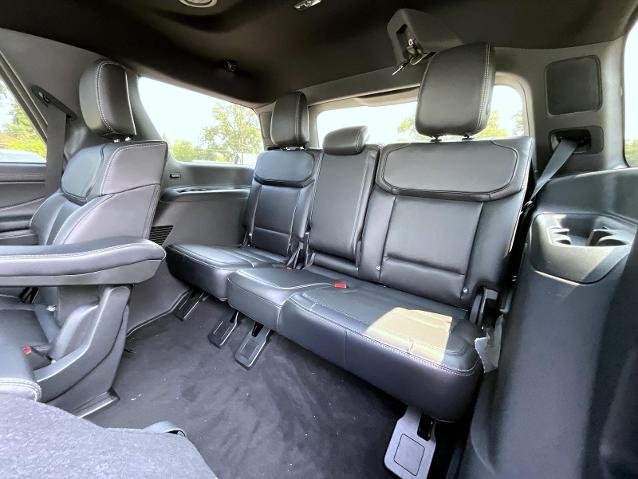 New 2027 Star White Metallic Tri-Coat Ford Platinum image 56