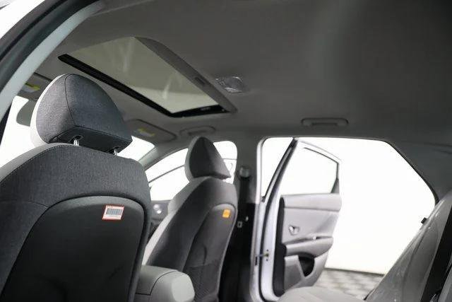 2025 Hyundai Elantra Limited - Photo 52