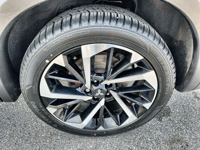 Used 2023 White Mitsubishi SE image 21