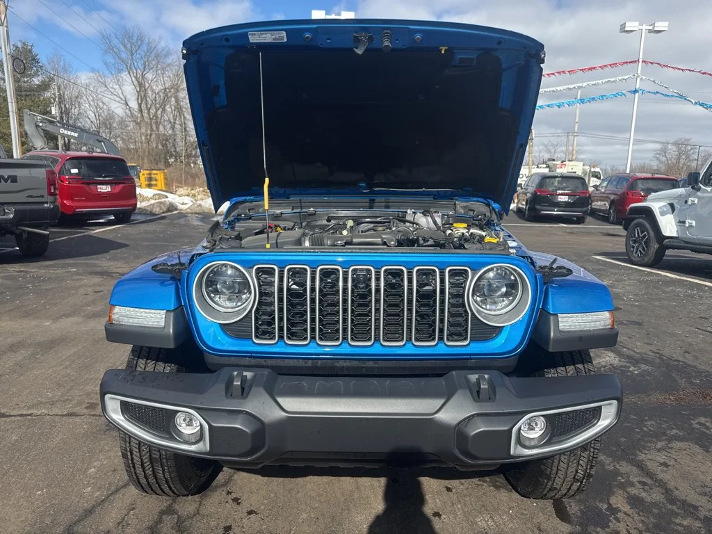 Used 2025 Blue Jeep Sahara image 9
