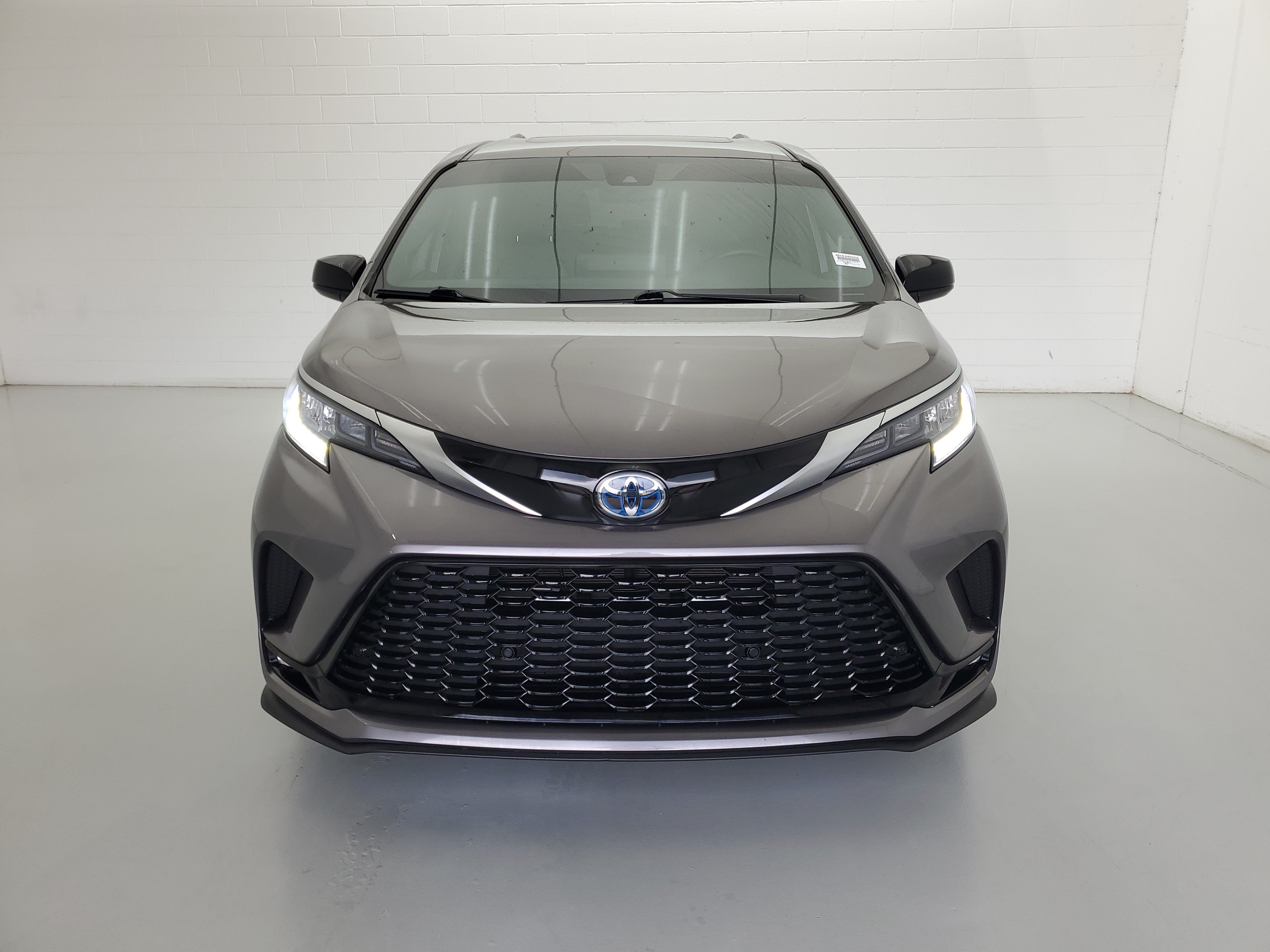 Used 2022 Predawn Gray Mica Toyota XSE image 3