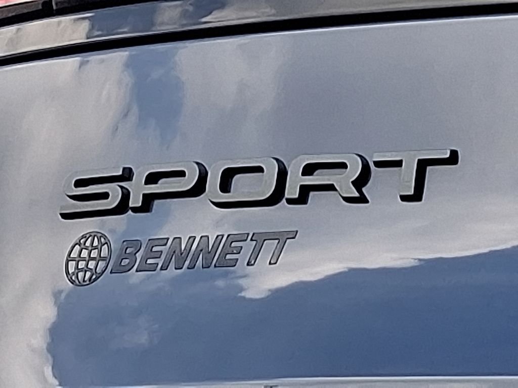 New 2026 Varesine Blue Land Rover Dynamic SE image 18
