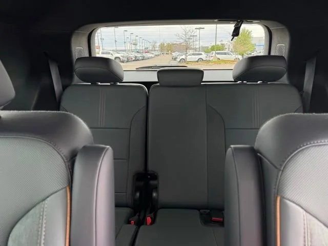 Certified Used 2025 Summit White GMC AT4 image 18