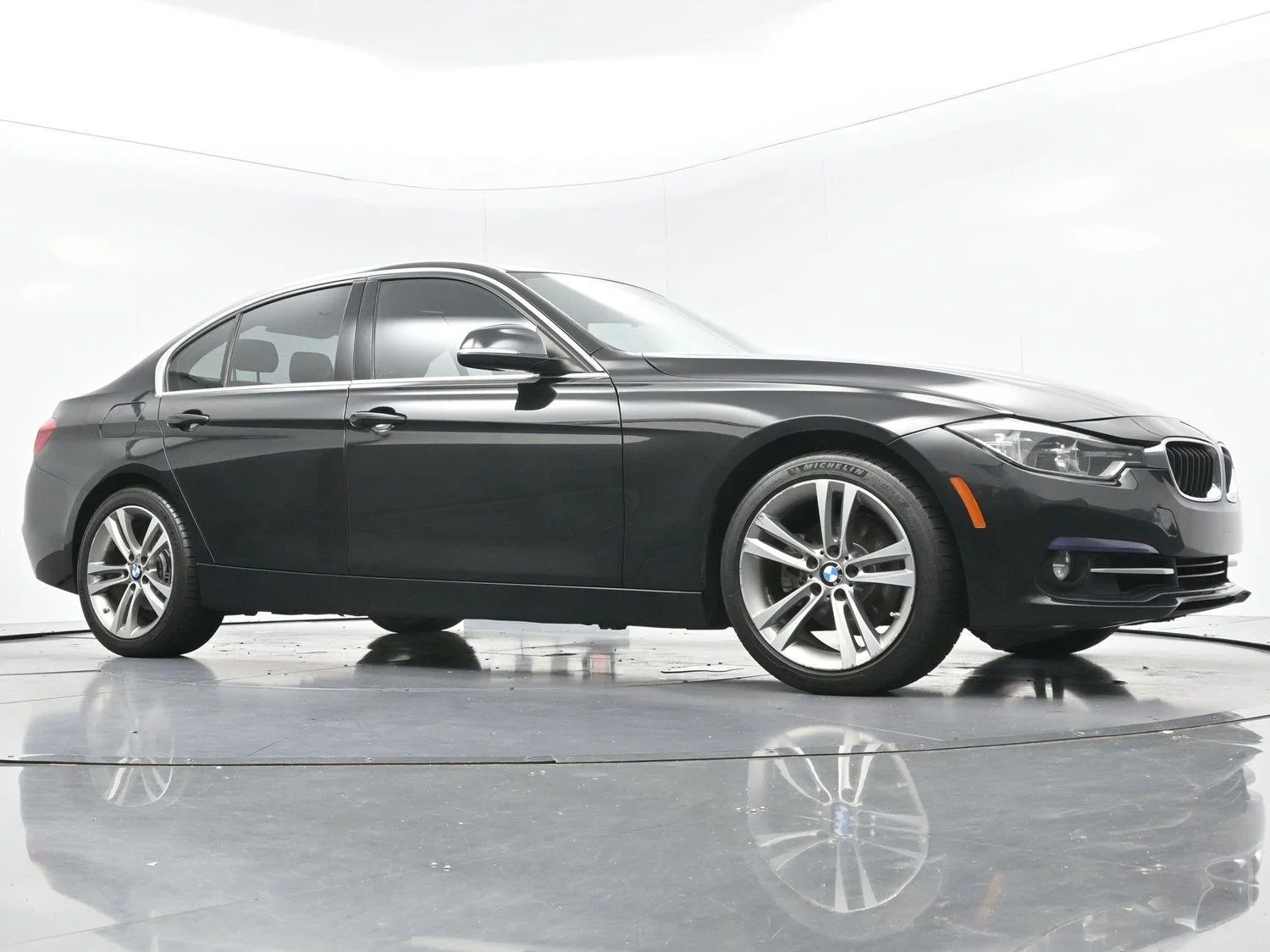 Used 2018 Black Sapphire Metallic BMW 330i image 39