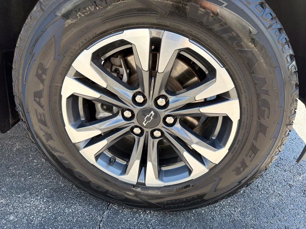 Used 2022 Sand Dune Metallic Chevrolet Z71 image 9