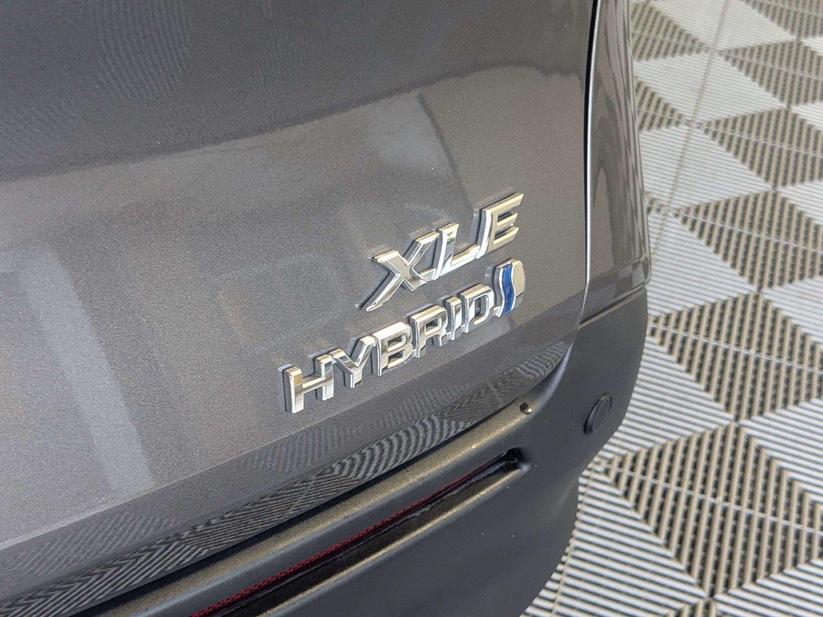 2024 Toyota Sienna XLE - Photo 7