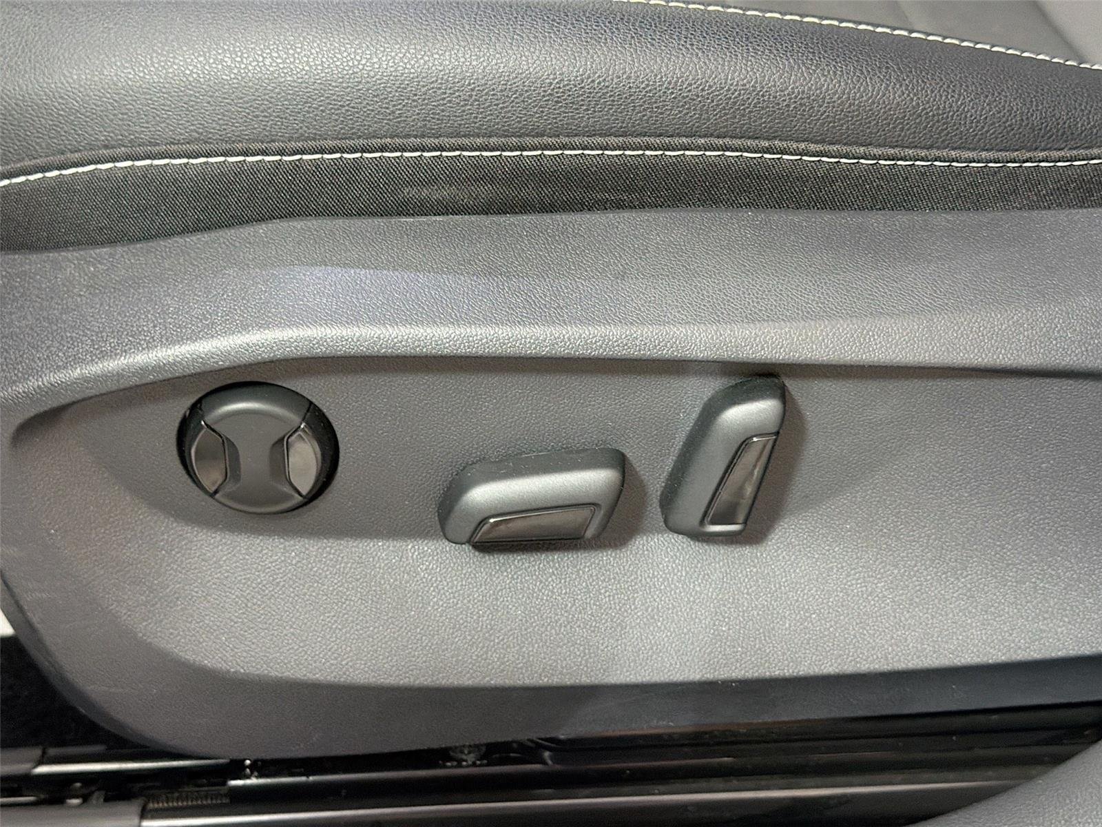 Used 2022 Pure Gray Volkswagen SE image 18