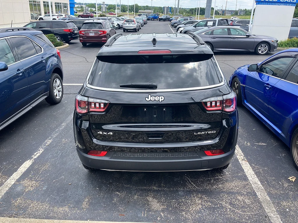 Used 2023 Diamond Black Crystal Pearl Coat Jeep Limited image 6