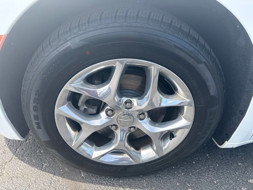 Used 2019 White Chrysler Limited image 9