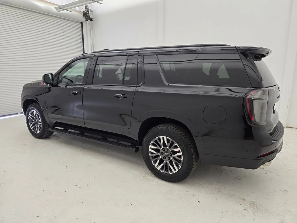 2025 Chevrolet Suburban Z71 - Photo 43