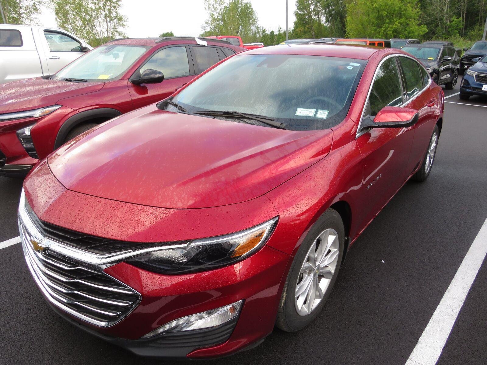 Used 2023 RADIANT RED TINTCOAT Chevrolet LT image 6