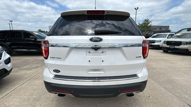 Used 2018 White Ford Limited image 13