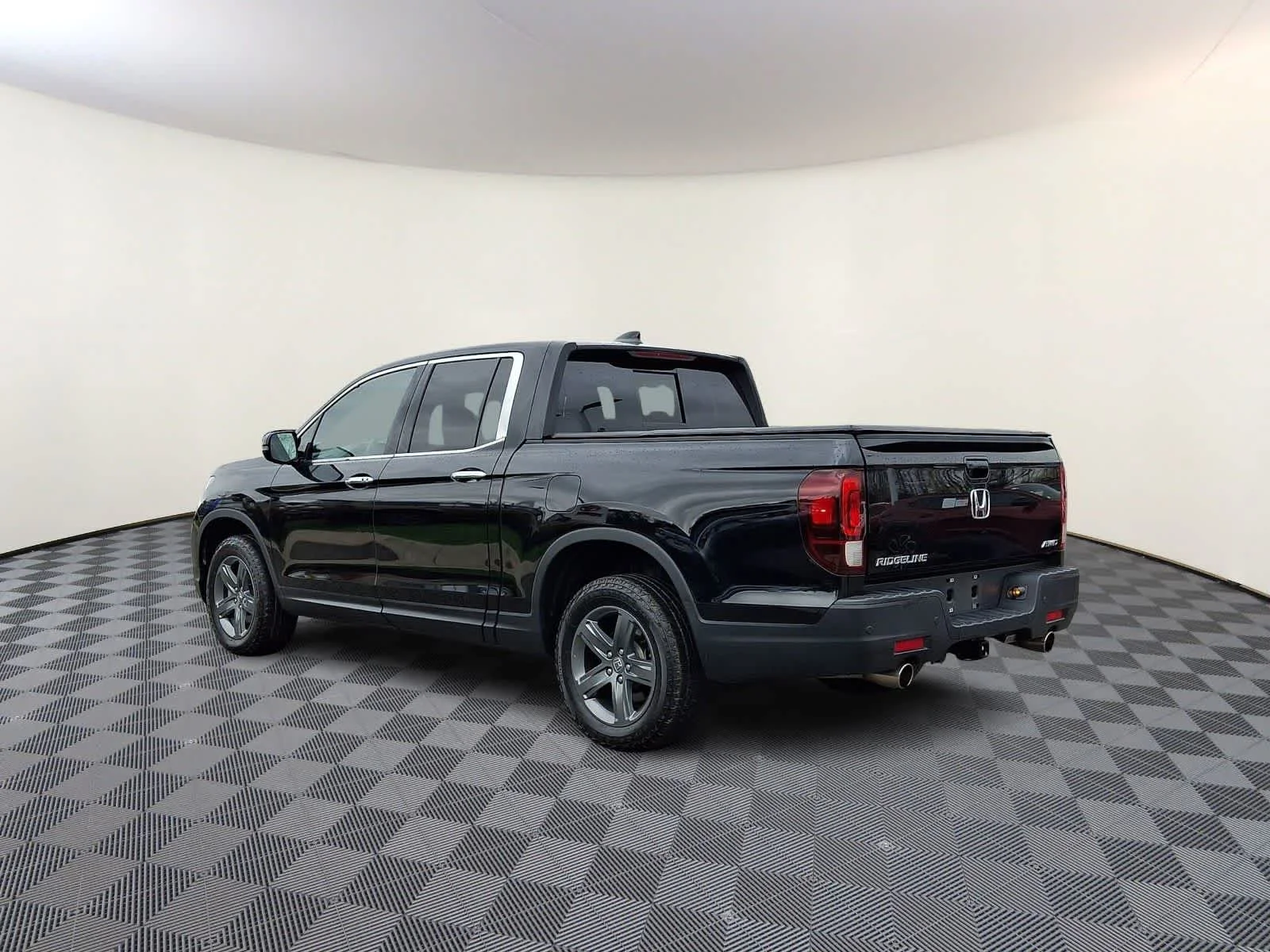 Used 2023 Crystal Black Pearl Honda RTL-E image 7