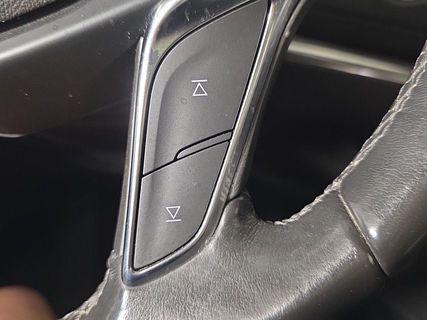 Used 2019 Crystal White Tricoat Cadillac Luxury AWD image 24