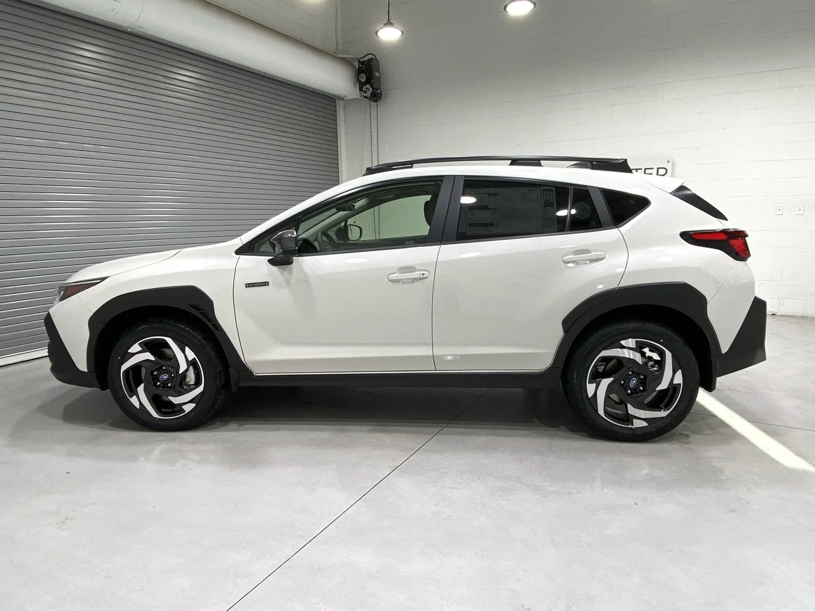 New 2026 CRYSTAL WHITE PEARL Subaru Limited Hybrid image 5