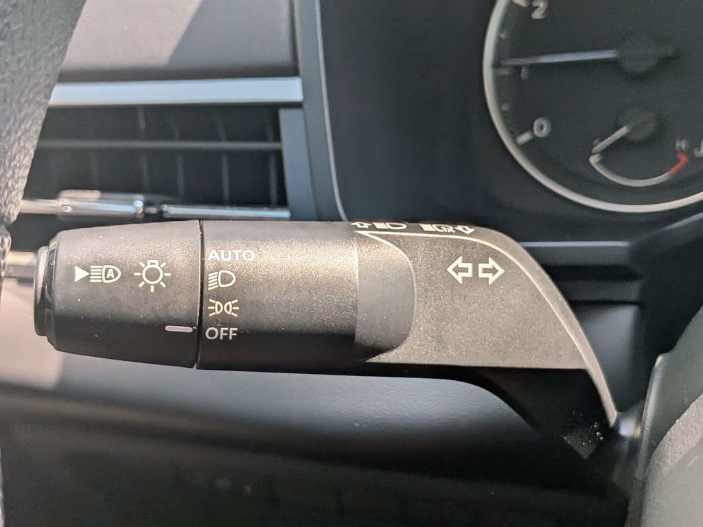 Used 2024  Mitsubishi ES image 25