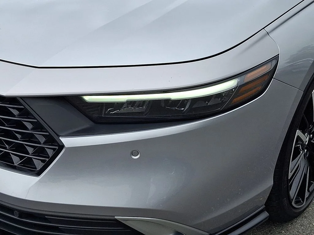 Used 2024 Silver Honda Touring image 9