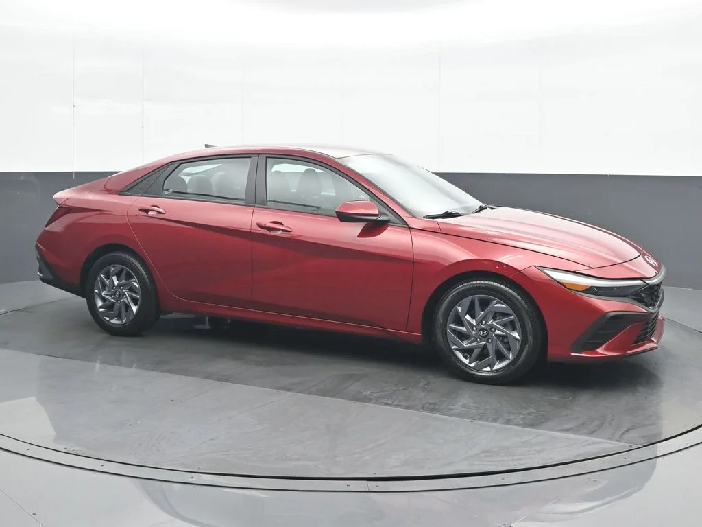 Used 2024 Red Hyundai SEL image 8
