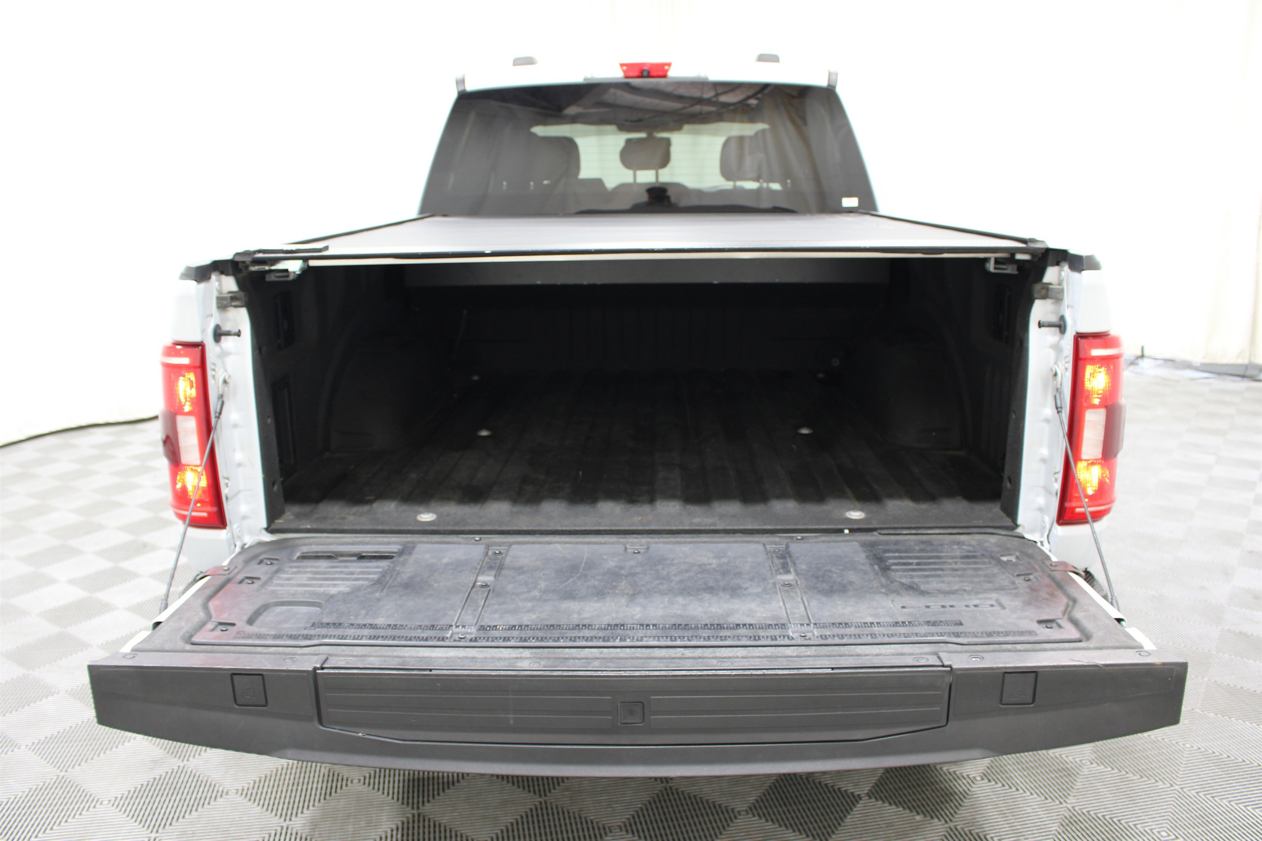 Used 2021 Space White Metallic Ford XLT image 23
