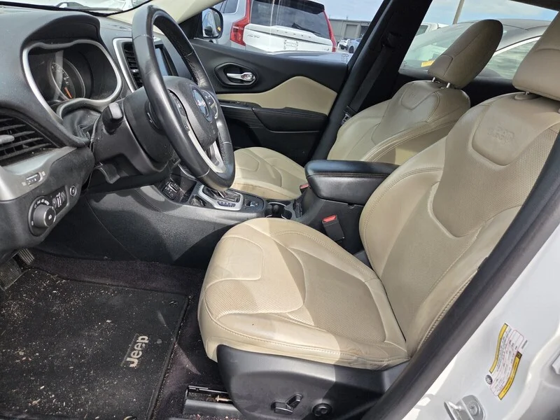 Used 2016 WHITE JEEP FWD 4DR LIMITED image 7