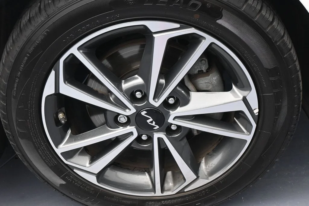 Used 2023 Snow White Pearl Kia LXS image 38