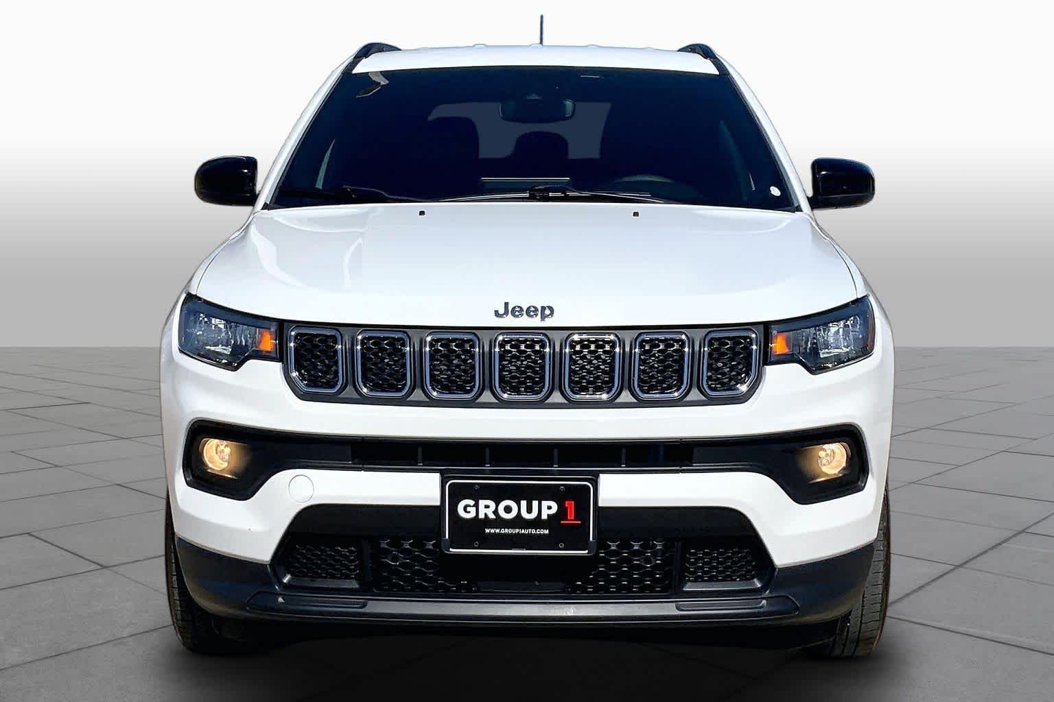 Certified Used 2023 Bright White Clearcoat Jeep Latitude image 4